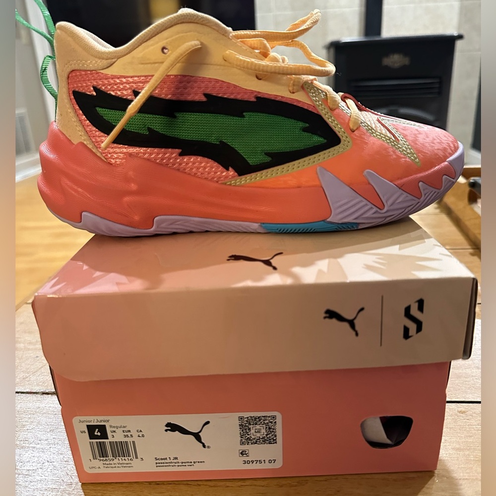 Puma Scoot 1 JR size 4 basketball shoes